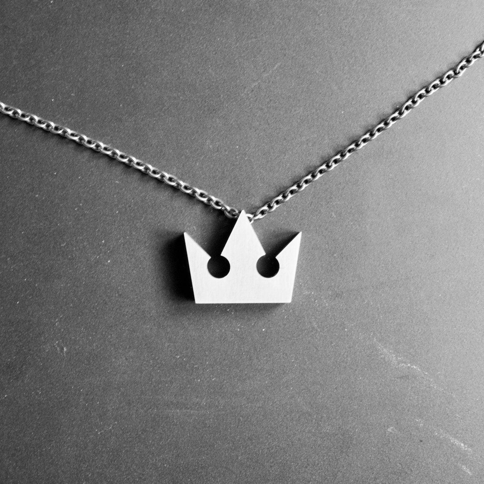 Sora's necklace, perfectly recreated with faithful proportions. Although it is immediately reminiscent of Sora, the crown is a seemingly simple, minimalist and a timeless piece to wear. Entirely handcrafted from grade 5 titanium.